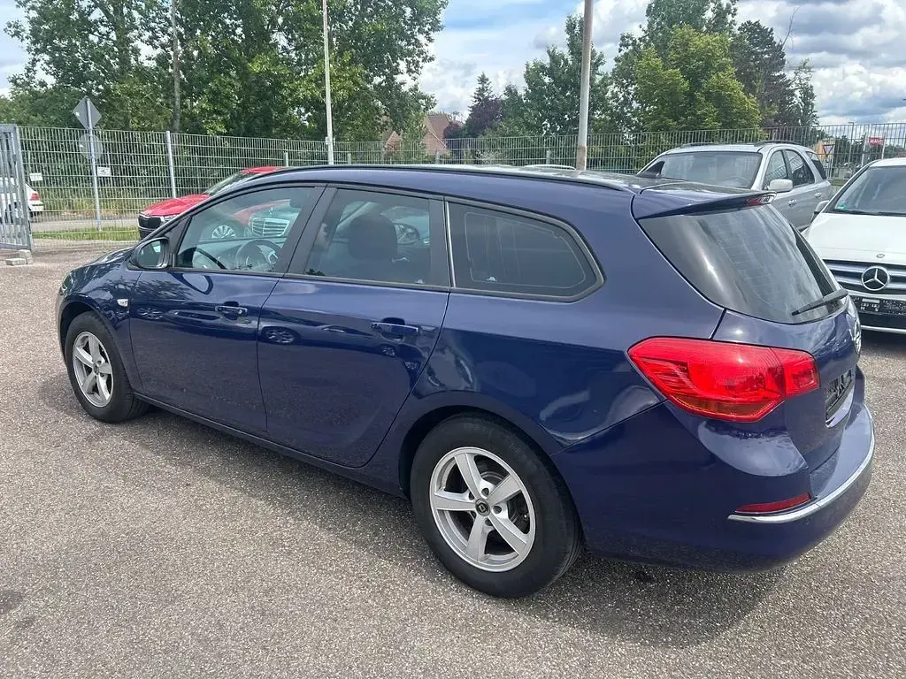 Gebraucht Opel Astra Edition 110 PS (80 kW) 2014 Blau Kombi