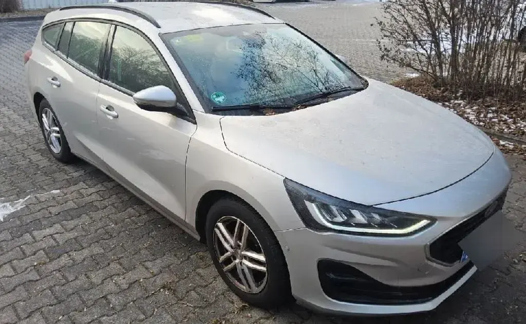 Begagnad Ford Focus Cool & Connect 120 HK (88 kW) 2022 Silver SUV