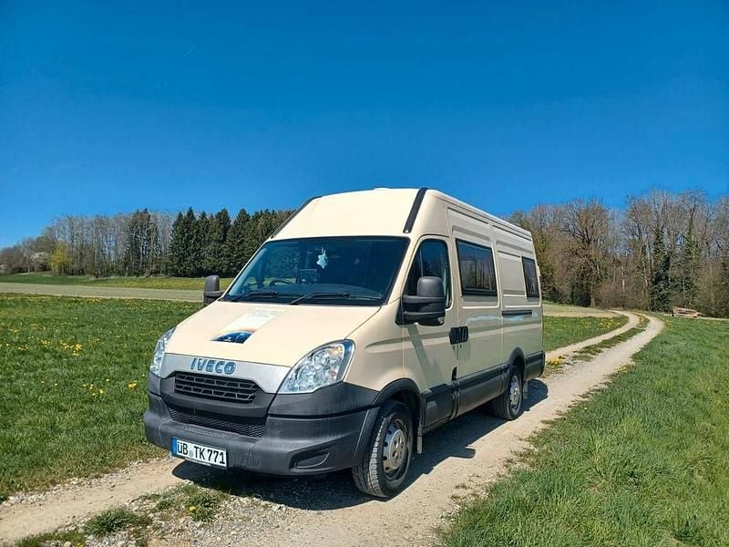 Second-hand Iveco Daily 145 CP (106 kW) 2014 Bej Monovolum