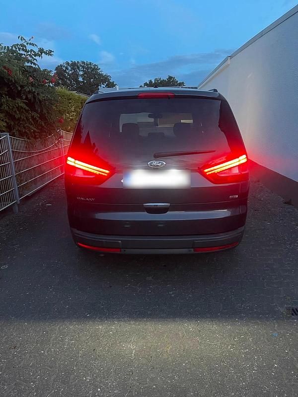 Second-hand Ford Galaxy 163 CP (119 kW) 2010 Gri Monovolum