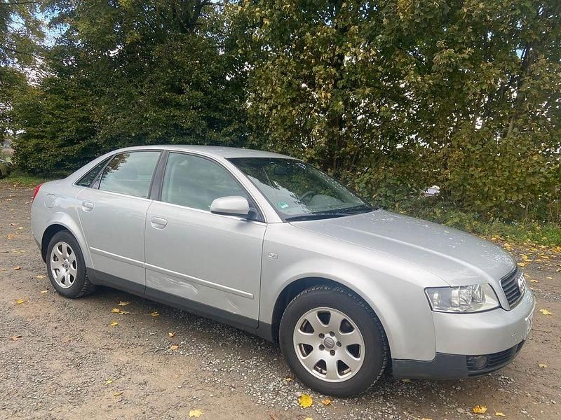 Silber Gebraucht 2001 Audi A4 Limousine | 2.500 € (Fairer Preis) - Bild 1/4