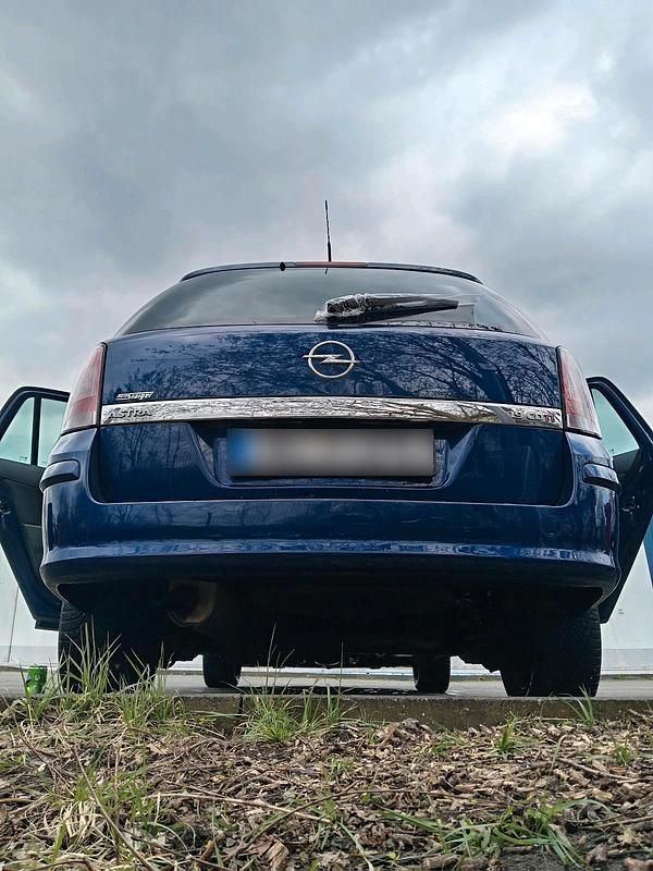 Gebraucht Opel Astra 131 PS (96 kW) 2010 Blau Kombi