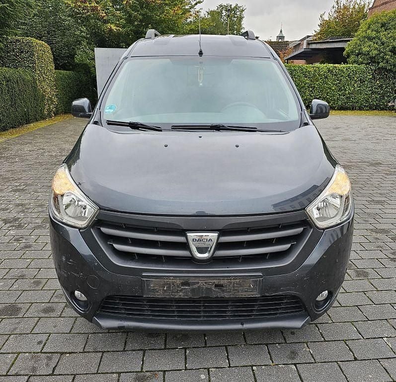 Grau Gebraucht 2014 Dacia Dokker Lauréate Van | 5.500 € (Fairer Preis) - Bild 1/4