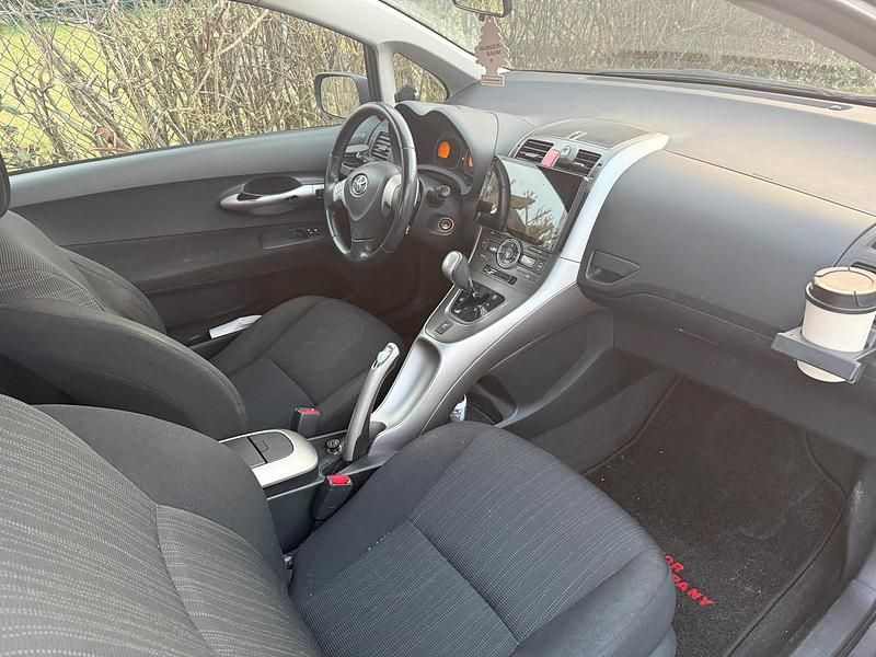 Gebraucht Toyota Auris 124 PS (91 kW) 2008 Grau Kleinwagen