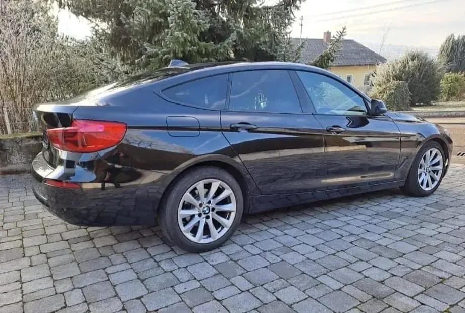 Gebraucht BMW 318 Sport Line 150 PS (110 kW) 2019 Schwarz Limousine