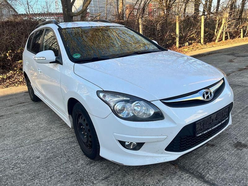 Gebraucht Hyundai i30 90 PS (66 kW) 2011 Weiß Kombi