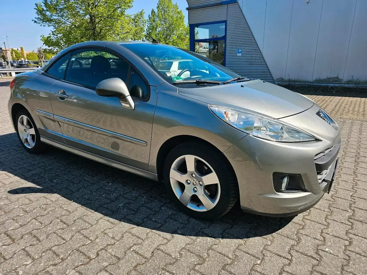 Gebraucht Peugeot 207 CC Active 120 PS (88 kW) 2014 Grau Cabrio