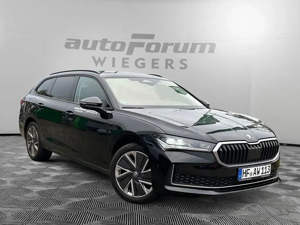 Second-hand Skoda Superb Selection 150 CP (110 kW) 2024 Negru Break