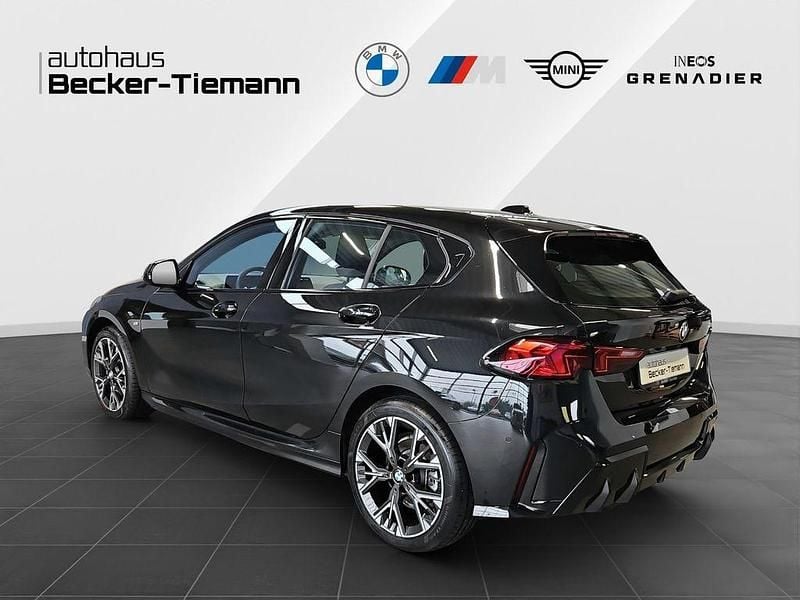 Gebraucht BMW 120 M Sport 156 PS (114 kW) 2025 Saphirschwarz Kleinwagen