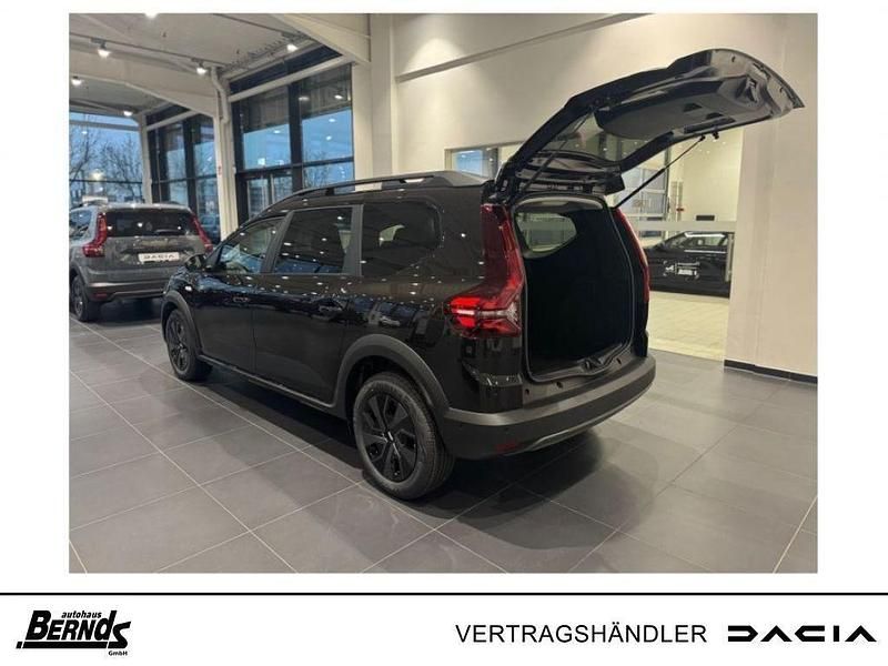 Neu Dacia Jogger Expression 110 PS (80 kW) 2025 Grau Van / Kleinbus