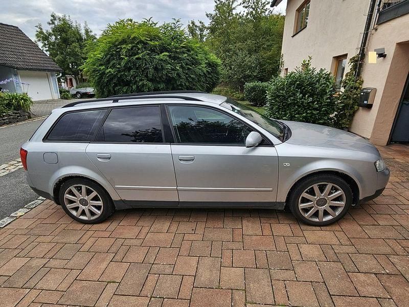 Silber Gebraucht 2002 Audi A4 Kombi | 1.200 € (Guter Preis) - Bild 1/4