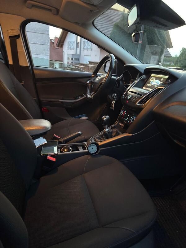 Schwarz Gebraucht 2015 Ford Focus Kombi | 5.799 € - Bild 1/4