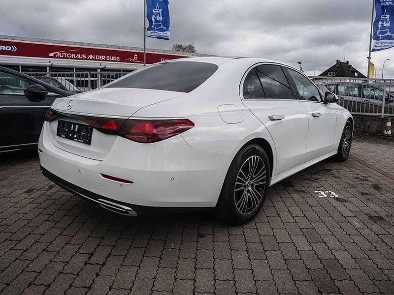 Gebraucht Mercedes E200 Avantgarde 204 PS (150 kW) 2024 Unilack polarweiß uni Limousine