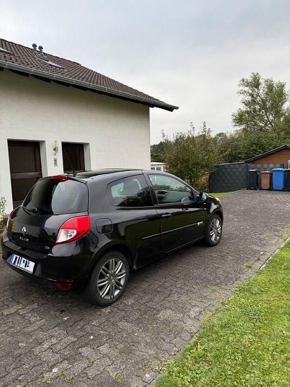 Schwarz Gebraucht 2012 Renault Clio IV Night&Day Limousine | 3.500 € (Fairer Preis) - Bild 1/4