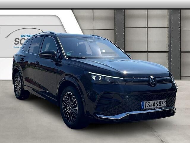Gebraucht VW Tiguan R-line 150 PS (110 kW) 2024 Schwarz SUV