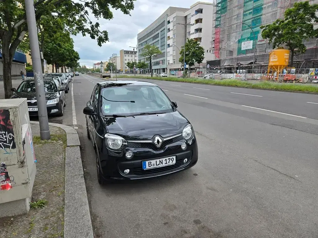 Używany Renault Twingo Intens 90 KM (66 kW) 2018 Czarny Hatchback