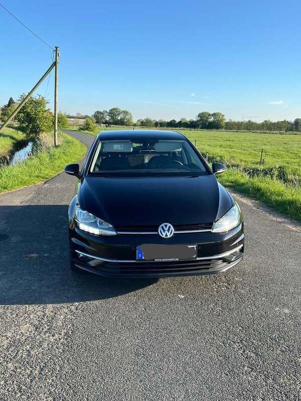 Schwarz Gebraucht 2018 VW Golf VII Kleinwagen | 16.500 € (Fairer Preis) - Bild 1/4