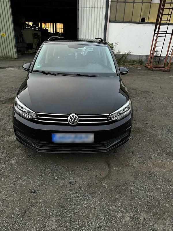 Schwarz Gebraucht 2019 VW Touran Van / Kleinbus | 24.000 € (Teuer) - Bild 1/4