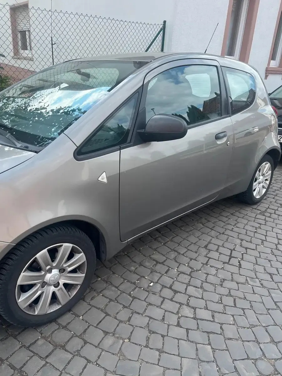Gebraucht Mitsubishi Colt 75 PS (55 kW) 2009 Grau Kleinwagen