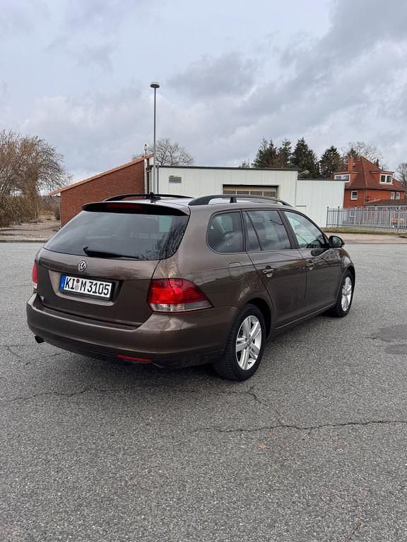 Gebraucht VW Golf VII Match 105 PS (77 kW) 2012 Braun Kombi