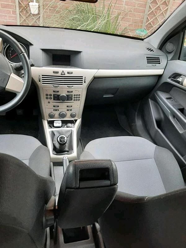 Usata Opel Astra 90 CV (66 kW) 2008 Nero Station wagon