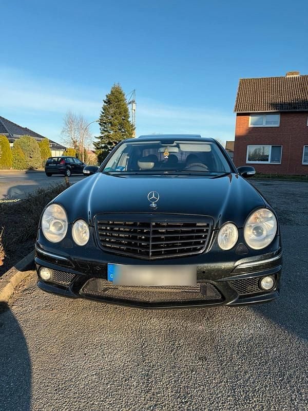 Schwarz Gebraucht 2004 Mercedes E320 AMG Limousine | 2.600 € - Bild 1/4