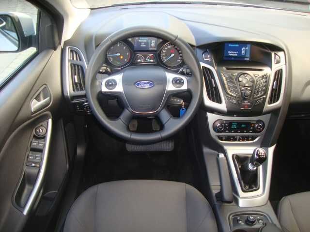 Gebraucht Ford Focus 116 PS (85 kW) 2014 Blau metallic Kombi