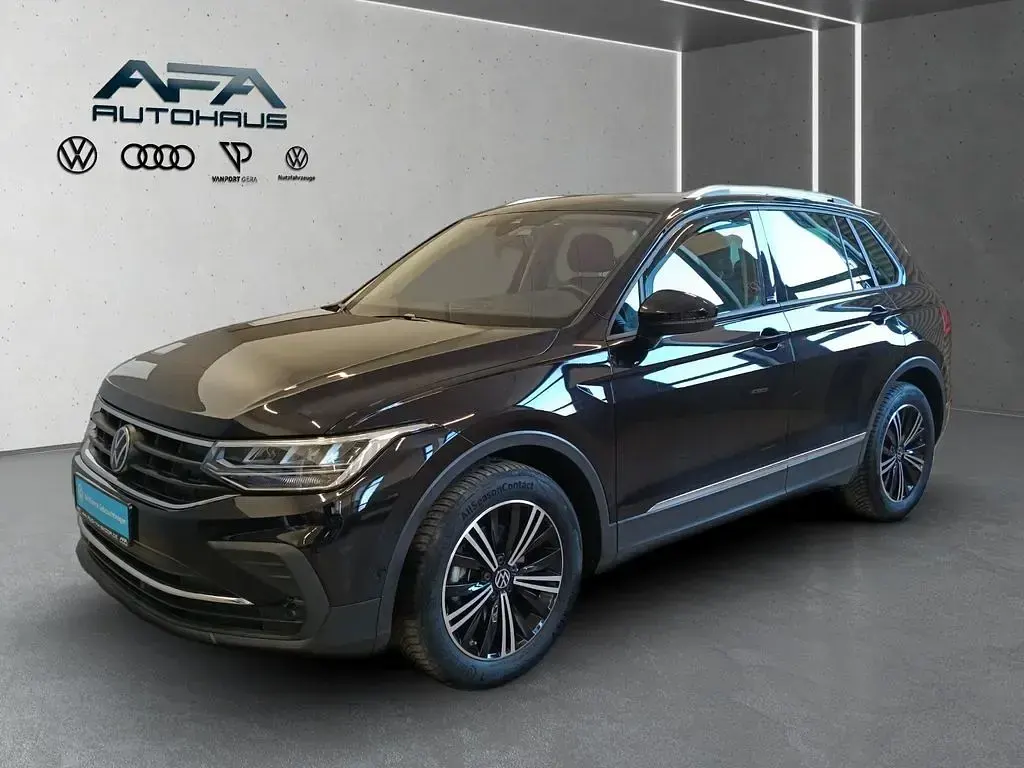 Gebraucht VW Tiguan Active 150 PS (110 kW) 2023 Schwarz SUV