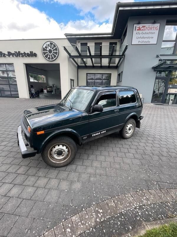 Grün Gebraucht 2017 Lada Taiga SUV | 6.900 € - Bild 1/4