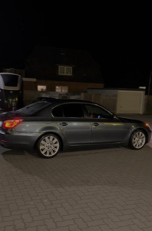 Gebraucht BMW 520 163 PS (119 kW) 2009 Grau Limousine