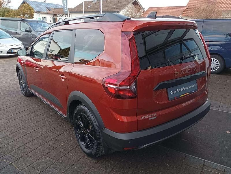 Gebraucht Dacia Jogger Extreme 141 PS (103 kW) 2023 Terrakottabraun Van / Kleinbus