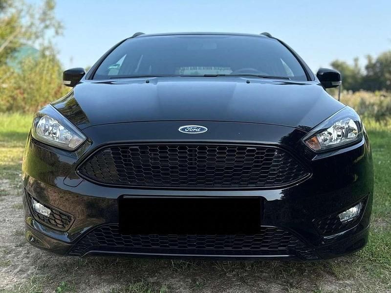 Schwarz Gebraucht 2018 Ford Focus ST-Line Kombi | 10.250 € (Etwas zu teuer) - Bild 1/4