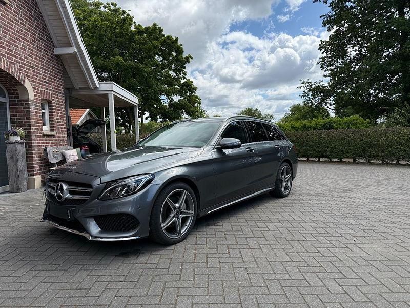 Schwarz Gebraucht 2017 Mercedes C220 AMG line Limousine | 16.000 € (Guter Preis) - Bild 1/4