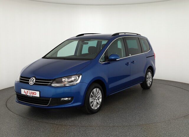 Blau Gebraucht 2018 VW Sharan Comfortline Van / Kleinbus | 28.990 € (Teuer) - Bild 1/4