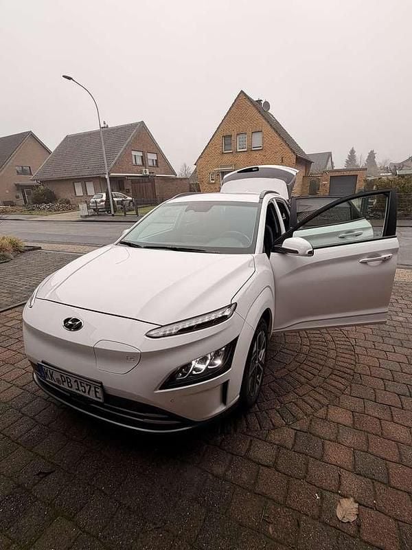 Gebraucht Hyundai Kona Trend 100 kW (136 PS) 2021 Weiß SUV