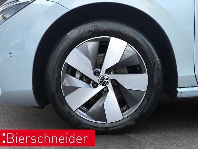 Gebraucht VW Passat 150 PS (110 kW) 2024 Silber Kombi