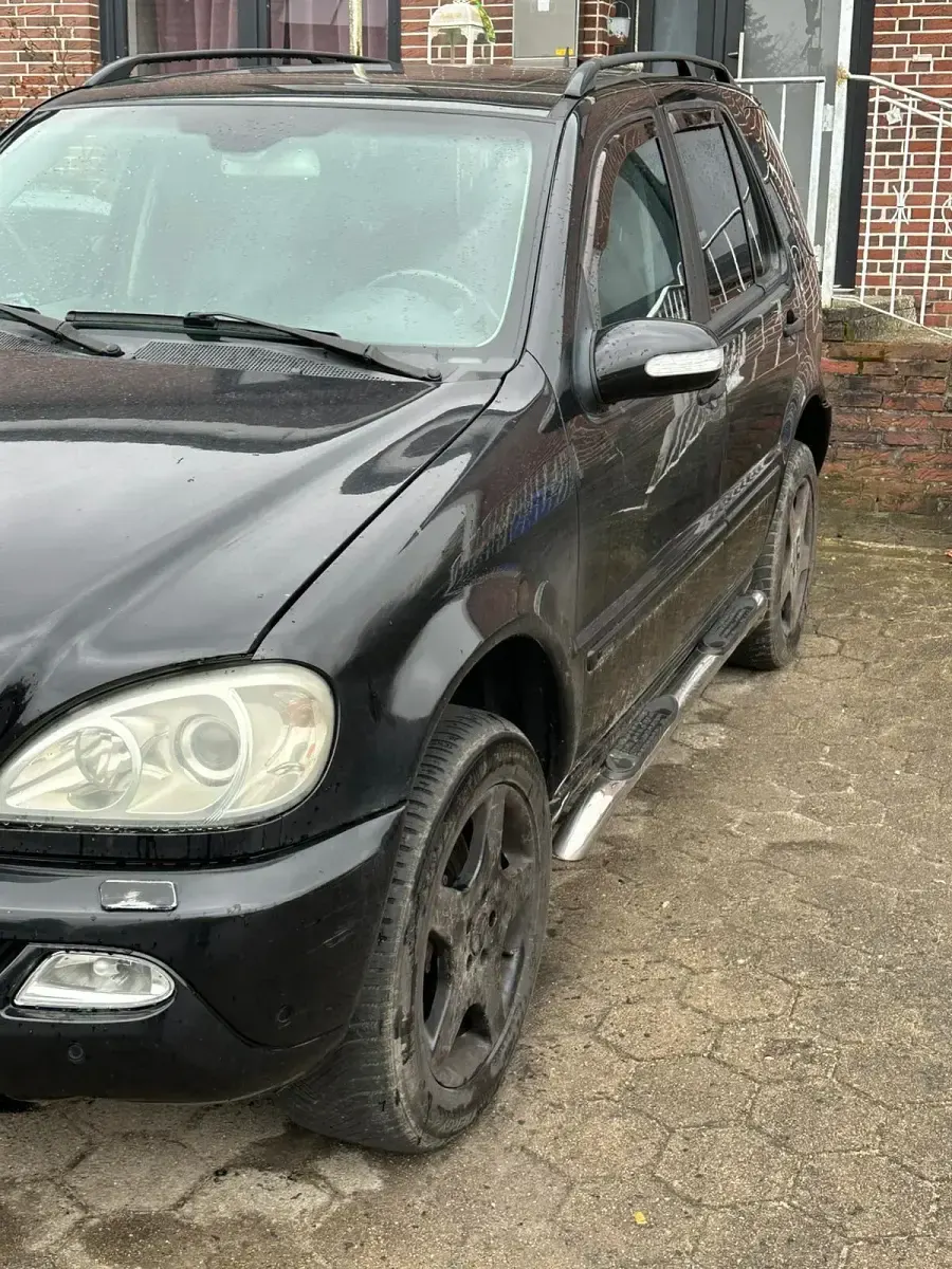 Gebraucht Mercedes ML270 163 PS (119 kW) 2004 Schwarz SUV