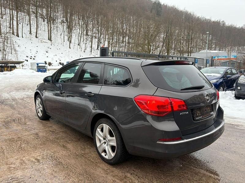 Gebraucht Opel Astra Active 140 PS (102 kW) 2013 Grau Kombi