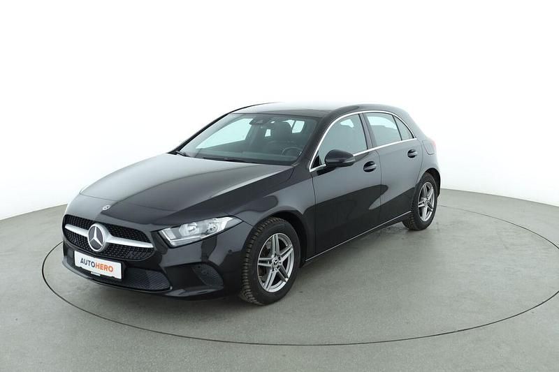 Schwarz Gebraucht 2019 Mercedes A200 Limousine | 18.470 € (Fairer Preis) - Bild 1/3
