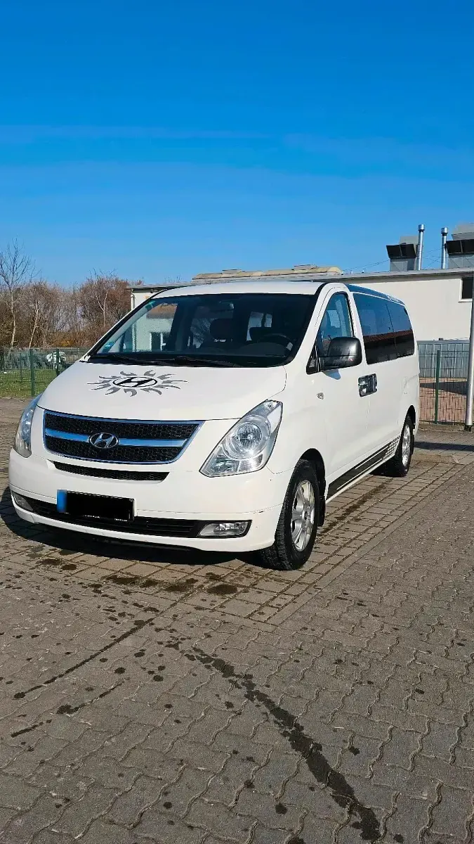 Gebraucht Hyundai H-1 170 PS (125 kW) 2011 Weiß Van / Kleinbus