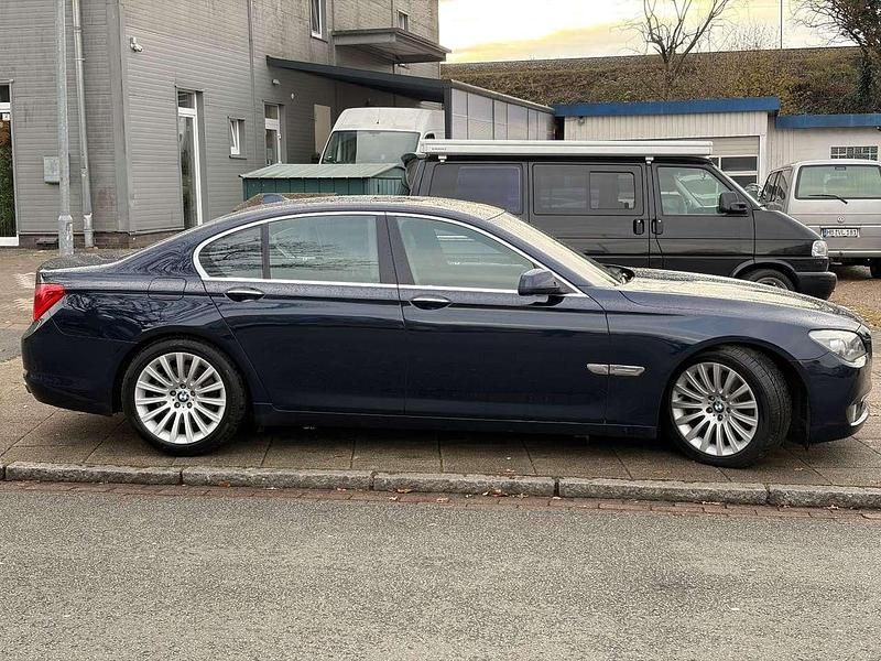 Gebraucht BMW 740 306 PS (225 kW) 2010 Imperialblau Limousine