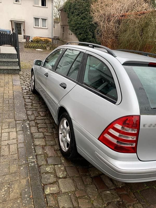 Gebraucht Mercedes C220 150 PS (110 kW) 2005 Silber Kombi