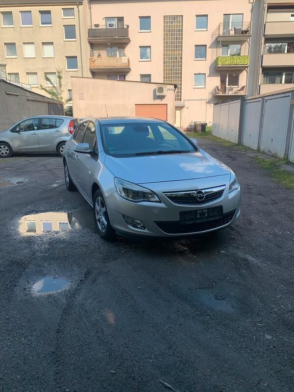 Silber Gebraucht 2011 Opel Astra Limousine | 3.000 € (Superpreis) - Bild 1/4