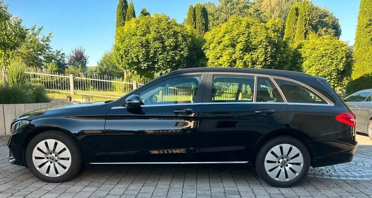 Gebraucht Mercedes C220 194 PS (142 kW) 2021 Schwarz Limousine