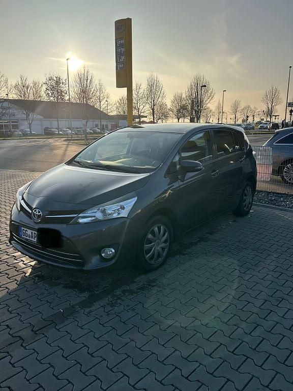 Gebraucht Toyota Verso Executive 147 PS (108 kW) 2015 Van / Kleinbus
