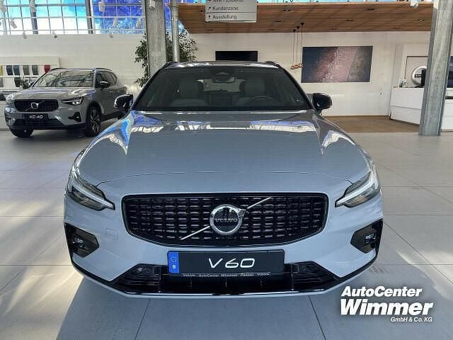Używany Volvo V60 Plus 197 KM (144 kW) 2024 Szary Kombi