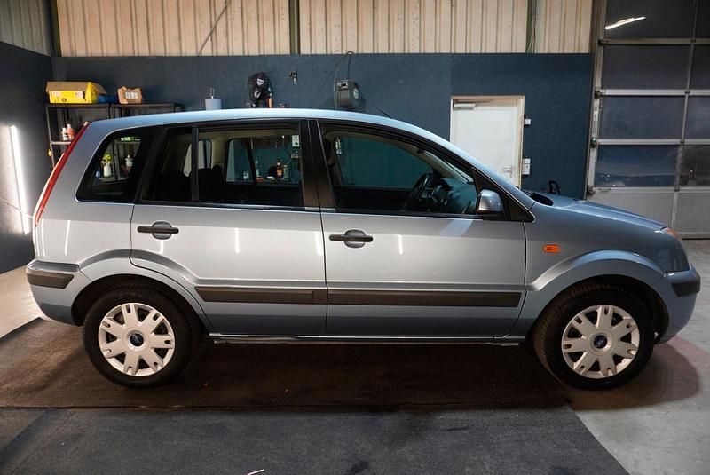 Gebraucht Ford Fusion Ambiente 80 PS (58 kW) 2006 Blau Kleinwagen