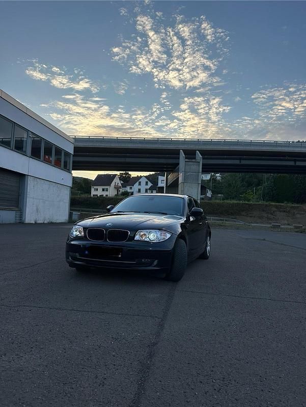 Schwarz Gebraucht 2011 BMW 118 Kleinwagen | 3.500 € (Superpreis) - Bild 1/4
