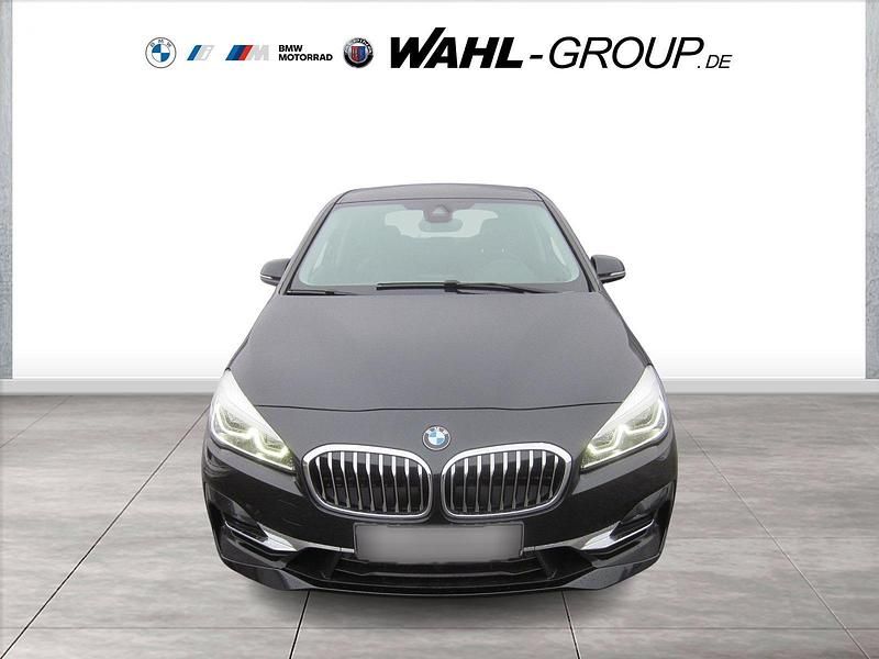 Gebraucht BMW 220 Active Tourer Luxury Line 192 PS (141 kW) 2019 Schwarz metallic Van / Kleinbus