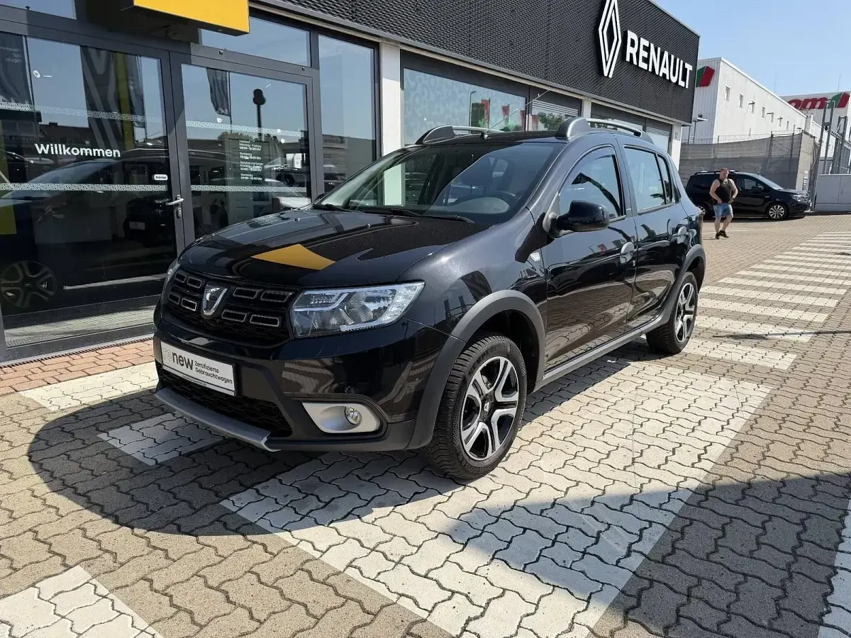 Gebraucht Dacia Sandero Celebration 90 PS (66 kW) 2019 Schwarz Limousine